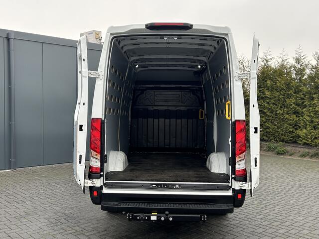 Iveco DAILY 35S14V 2.3 136 PK / L2H2 / 30.452 KM !! / 3.500 KG AHG / 270 A DEUREN / TREKHAAK / AIRCO / BLUETOOTH / 3-ZITS