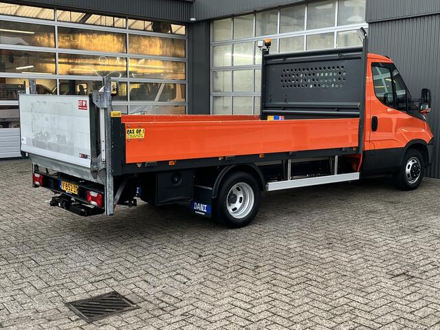 Iveco DAILY 35C14 2.3 375 Laadklep 500kg Trekhaak 3500kg trekgewicht Airco 2-Persoons Open laadbak Pick-up P-up Bakwagen Telefoonverbinding 1e eigenaar Euro 6 Bpm vrij !!!