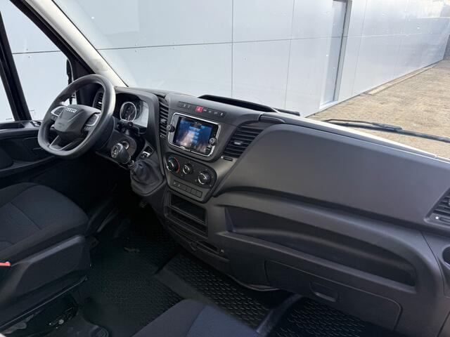 Iveco DAILY 35S18 3.0 L2H2 Airco Adaptieve Cruise Control Camera Navigatie Lucht geveerde stoel .