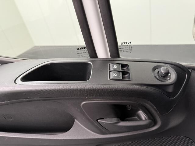 Iveco DAILY 35C15 3.0 Liter Bakwagen | Achterdeuren | 3500Kg Trekhaak | Euro 6 | Airco | Cruise | Dakspoiler