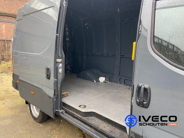 Iveco DAILY 40C18V A8 Cruise control - Dubbellucht - Automaat- L3H2 -176pk - Trekhaak