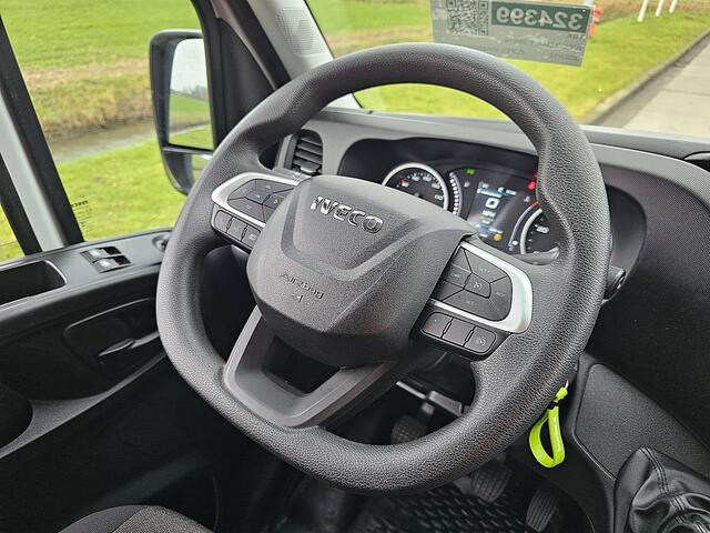 Iveco DAILY 35S14V 2.3 352 L2H2 Airco Cruise Control PDC Achter 3 Zits Euro6 136 PK!