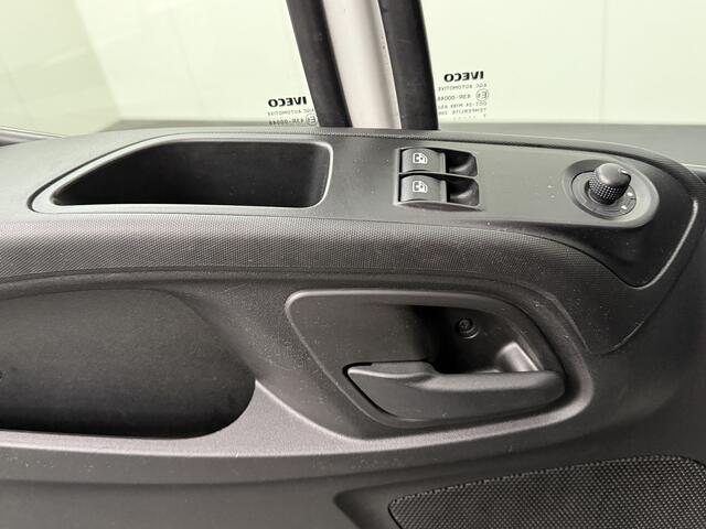 Iveco DAILY 40C180PK | 3.0Liter Bakwagen + laadklep | Airco | 3-Zits