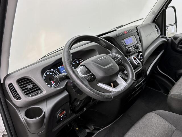 Iveco DAILY 35C18H 3.0 Open laadbak 179pk Automaat Dubbele cabine Trekhaak 7 zitplaatsen Cruise control