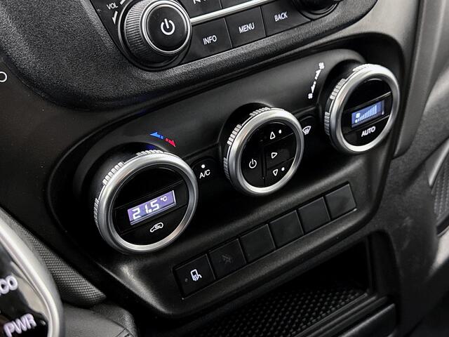 Iveco DAILY 35C18H 3.0 Open laadbak 179pk Automaat Dubbele cabine Trekhaak 7 zitplaatsen Cruise control