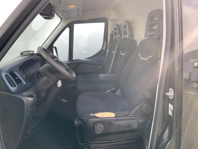 Iveco DAILY 35S16V 2.3 352 L2H1 Automaat Airco Cruise 3 Zits Alu Velg Trekhaak 3500 kg & Opstap Euro 6