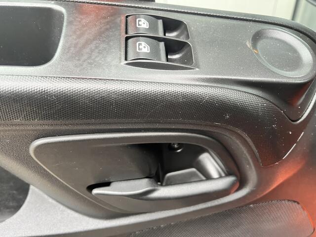 Iveco DAILY 35C14 2.3 375 Laadklep 500kg Trekhaak 3500kg trekgewicht Airco 2-Persoons Open laadbak Pick-up P-up Bakwagen Telefoonverbinding 1e eigenaar Euro 6 Bpm vrij !!!