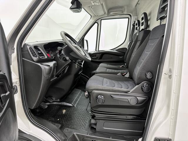 Iveco DAILY 35S14V 2.3 352 Luchtgeveerde stoel Trekhaak 3500kg Climate control Betimmering Cruise control