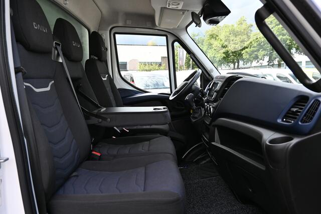 Iveco DAILY 35C18 3.0 180 pk Hi-Matic Bakwagen LED, Geveerde stoel, Camera, Spiegelbak