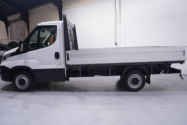 Iveco DAILY 35S12 120 pk Pick Up / Open Laadbak LxBxH 350x207x 40 cm, Trekhaak 3.500 kg, 3-Zits