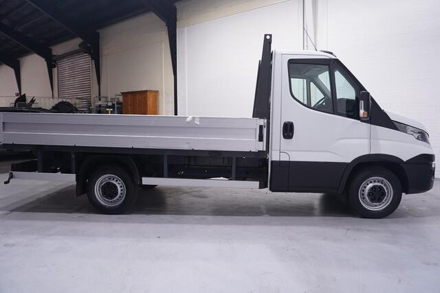 Iveco DAILY 35S12 120 pk Pick Up / Open Laadbak LxBxH 350x207x 40 cm, Trekhaak 3.500 kg, 3-Zits