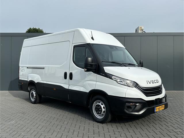 Iveco DAILY 35S14 2.3D FACELIFT / L2H2 / ** 28.436 KM ** / TREKHAAK / 3.500 KG AHG / 270 ACHTERDEUREN / ECC AIRCO / APPLE CARPLAY / 3 ZITS