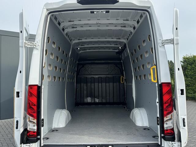 Iveco DAILY 35S14 2.3D FACELIFT / L2H2 / ** 28.436 KM ** / TREKHAAK / 3.500 KG AHG / 270 ACHTERDEUREN / ECC AIRCO / APPLE CARPLAY / 3 ZITS