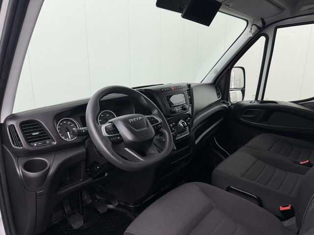 Iveco DAILY 35S14 Bakwagen+Laadklep | 1000Kg Laadvermogen | Airco | Camera | Cruise | 3-Zits | Dakspoiler