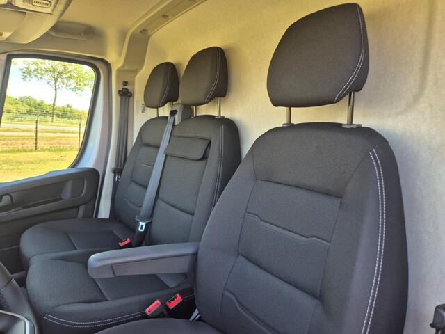 Iveco SuperJolly 4.25t L3H2 Heavy 110 kWh Lanzarote Grey Full Option Adaptieve Cruise Control, Navigatie, LED Koplampen
