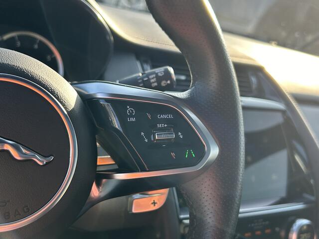Jaguar E-Pace P300e 309pk AWD R-Dynamic SE | Panoramadak | Meridian Audio | Stoelverwarming | Draadloos Apple CarPlay / Android Auto |