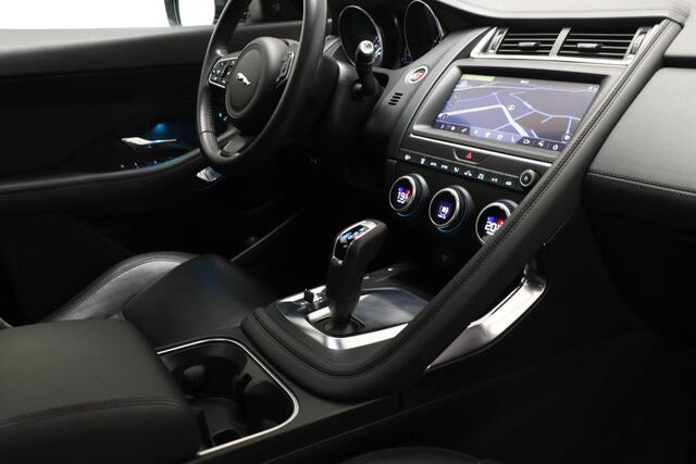 Jaguar E-Pace 2.0 P200 AWD | BUSINESS / CONNECT PRO- PACK | PANORAMADAK | STOELVERWARMING | TREKHAAK | 19"