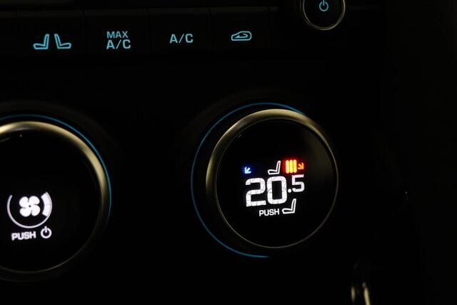 Jaguar E-Pace 2.0 P200 AWD | BUSINESS / CONNECT PRO- PACK | PANORAMADAK | STOELVERWARMING | TREKHAAK | 19"