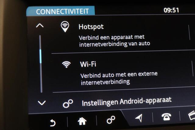 Jaguar E-Pace 2.0 P200 AWD | BUSINESS / CONNECT PRO- PACK | PANORAMADAK | STOELVERWARMING | TREKHAAK | 19"