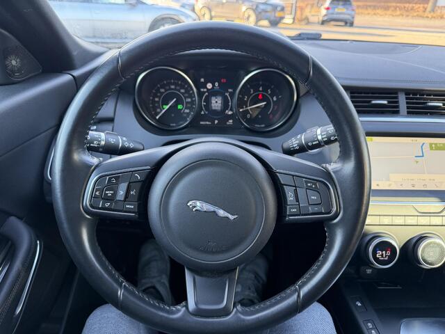 Jaguar E-Pace 2.0 P200 AWD R-Dynamic VAN: 31.900,- VOOR 29.877,- UW LENTEVOORDEEL: 2.023,- | RIJKLAARPRIJS INCL 12 MND BOVAG GARANTIE| PANO| ELEK. ACHTERKLEP| ELEK. STOEL| LEER| TREKHAAK LED