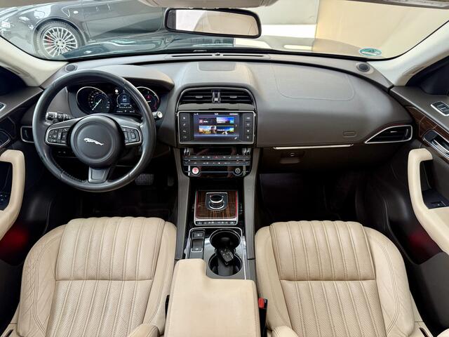 Jaguar F-PACE 2.0 Portfolio AWD 20d, 180Pk, 2016, Origineel Nederlands, 2de eigenaar, Liefhebbersauto, Panoramadak, Elektrische trekhaak, Stoel + Stuurverwarming, Cruise control, Navigatie, Volledig leder, Memory,