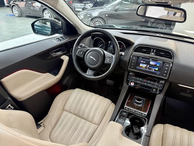 Jaguar F-PACE 2.0 Portfolio AWD 20d, 180Pk, 2016, Origineel Nederlands, 2de eigenaar, Liefhebbersauto, Panoramadak, Elektrische trekhaak, Stoel + Stuurverwarming, Cruise control, Navigatie, Volledig leder, Memory,