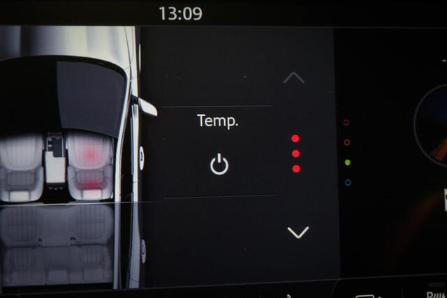 Jaguar F-PACE 2.0t AWD Portfolio | PANORAMADAK | STUURVERWARMING | APPLE | CAMERA