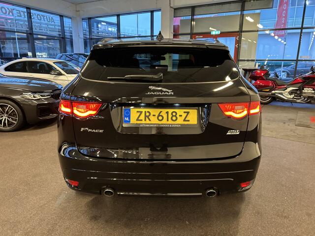 Jaguar F-PACE 2.0 R-Sport AWD 25T | Panoramadak | Stoel+Stuurverwarming | Afneembare trekhaak | Memory seats | Achteruitrijcamera | Cruise control | Climate control | Lederen/Alcantara bekleding | Navigatie | Lane assist