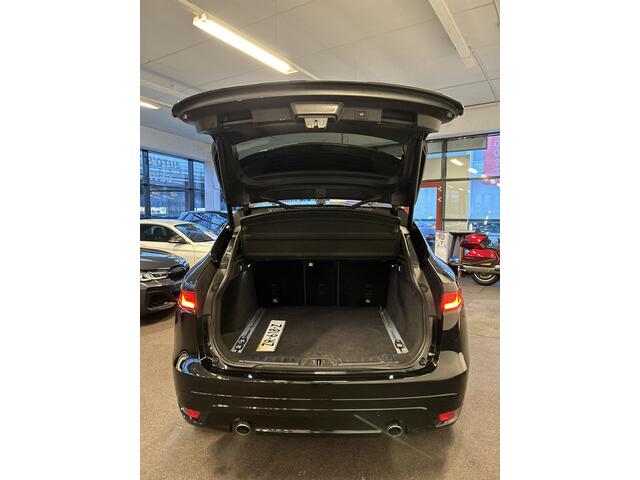 Jaguar F-PACE 2.0 R-Sport AWD 25T | Panoramadak | Stoel+Stuurverwarming | Afneembare trekhaak | Memory seats | Achteruitrijcamera | Cruise control | Climate control | Lederen/Alcantara bekleding | Navigatie | Lane assist