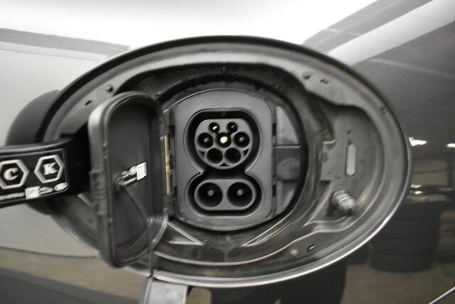 Jaguar F-PACE 2.0 P400e PHEV S Pano Vol Leder El A-klep + Stoelen Meridian Sound Dhoek