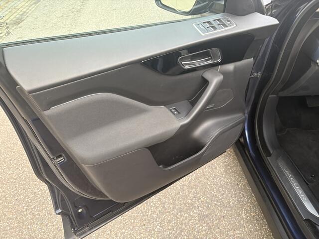 Jaguar F-PACE 2.0 Prestige 20d / AUTOMAAT / NAVI / CRUISE