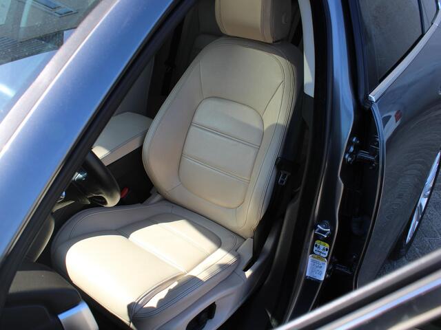 Jaguar F-PACE 2.0 Portfolio AWD 25t | PANORAMADAK | LEDEREN BEKLEDING |