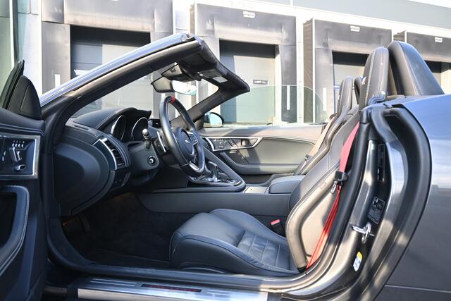 Jaguar F-TYPE 2.0T Chequered Flag