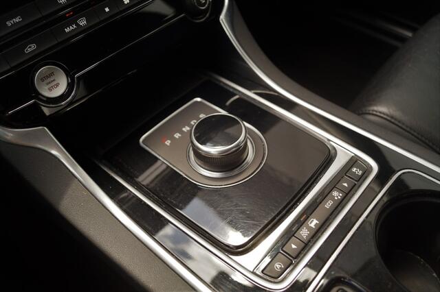 Jaguar XE 2.0 D 163pk Automaat Prestige -LEER-NAVI-ECC-