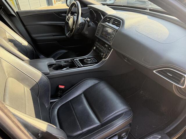 Jaguar XE 2.0 D Portfolio - AUTOMAAAT | ACHTERUIT RIJ CAMERA | NAVIGATIE | LEDER | LED KOPLAMPEN | STOELVERWARMING | CRUISE CONTROL| PARKEERSENSOREN