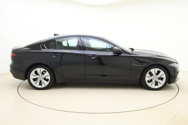 Jaguar XE 2.0 P250 SE | 1800 KG trekgewicht | Apple Carplay/Android Auto | Camera | Stoelverwarming | Climate Control | Cruise Control | Keyless Entry & Start | Lederen bekleding | Elektrisch verstelbare voorstoelen