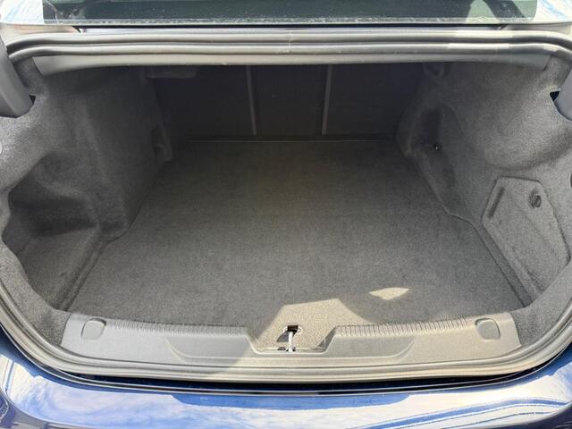 Jaguar XE 2.0 P250 S *Cruise Control & Navigatie*