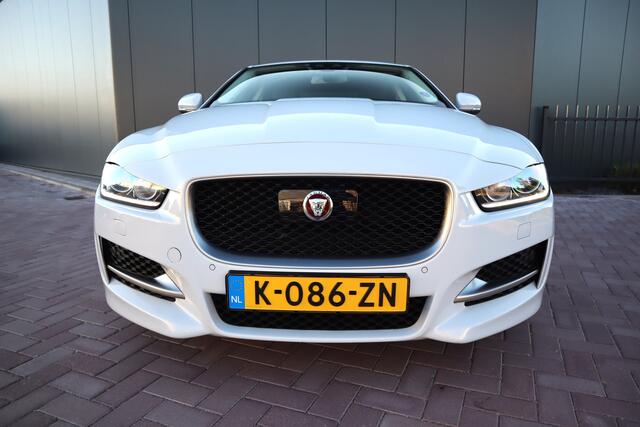 Jaguar XE 2.0 Portfolio R-Sport Automaat Panoramadak Leder Navigatie Camera Meridian audio. Etc.