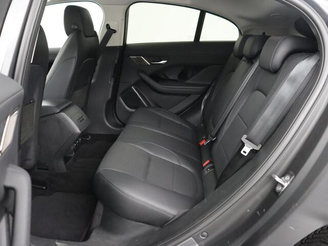 Jaguar i-Pace EV400 S 90 kWh | SOH 84% | Panoramadak | Leder | Head-Up | Carplay | Camera | Park Assist | Full LED | 20'' | Navigatie | DAB | Climate control | Cruise control