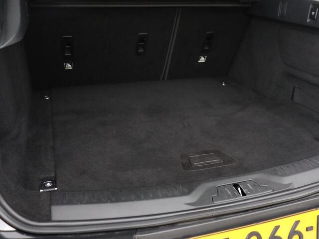 Jaguar i-Pace EV400 S 90 kWh | SOH 84% | Panoramadak | Leder | Head-Up | Carplay | Camera | Park Assist | Full LED | 20'' | Navigatie | DAB | Climate control | Cruise control