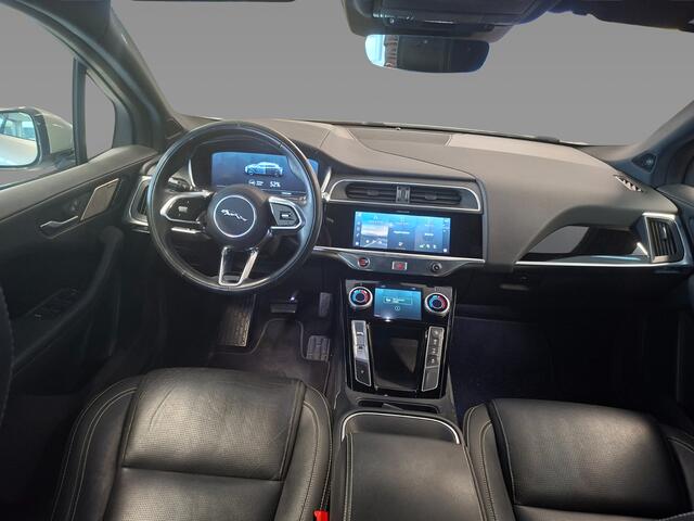 Jaguar i-Pace EV320 SE Business Pack 90 kWh / SoH 89.7% / 3fase Laden / Trekhaak / Panoramadak / 360Camera / Leder / 20'' / Meridian / Keyless / Stuur+Stoelverwarming / Dodehoek / DAB / Cruise Control