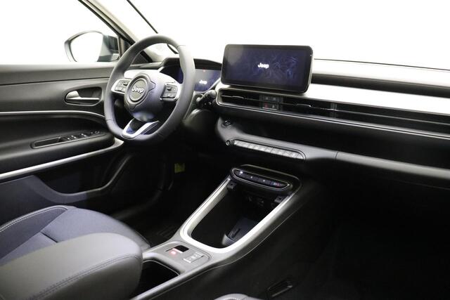 Jeep Avenger Summit 54 kWh | Navigatie | LED projector koplampen | Elektrische achterklep | 18'' lichtmetalen velgen | Camera | Stoelverwarming | Snel leverbaar!