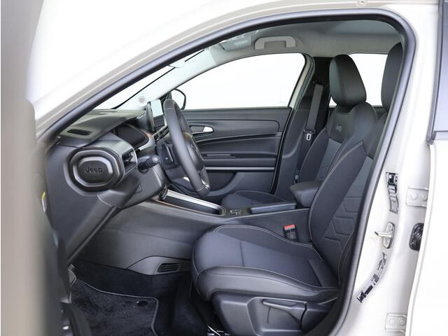Jeep Avenger 1.2 e-Hybrid Altitude |Apple Carplay/Android Auto | PDC Achter |