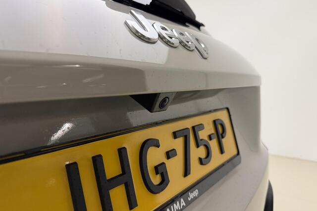 Jeep Avenger 1.2 e-Hybrid Summit | Navigatie | Automaat | 18'' lichtmetalen velgen | Two-tone lak | JBL audio | Elektrische achterklep | LED | Sfeerverlichting