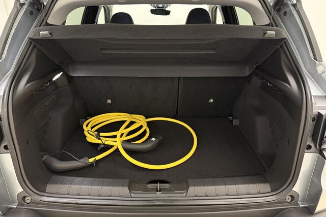 Jeep Avenger Summit 54 kWh | Stoelverwarming | 18'' lichtmetalen velgen | Elektrische achterklep | Navigatie | Two-tone lak | Verwarmde voorruit