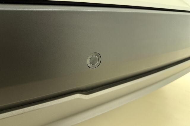 Jeep Avenger Longitude Business Pack 54 kWh | Climate Control | Navigatie | Stoelverwarming | Camera | Private-Glas | Elektrisch pakket | Cruise control | 17" LM-Velgen | LED Verlichting