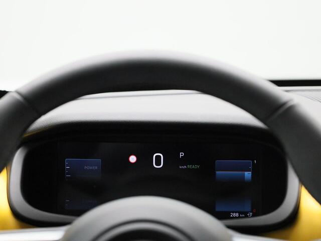 Jeep Avenger 54kWh 1st Edition | Navigatie | Apple & Android Carplay | Parkeersensoren Voor & Achter | Achteruitrijcamera | Stoelverwarming | Privacy Glass | Climate Control | Adaptieve Cruise Control |