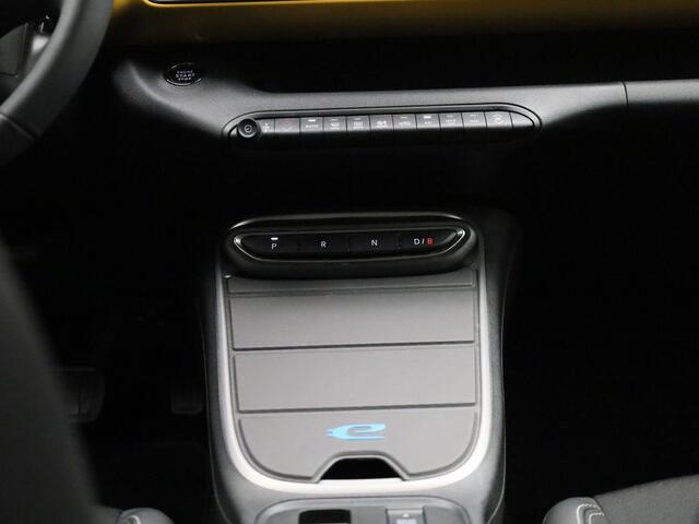 Jeep Avenger 54kWh 1st Edition | Navigatie | Apple & Android Carplay | Parkeersensoren Voor & Achter | Achteruitrijcamera | Stoelverwarming | Privacy Glass | Climate Control | Adaptieve Cruise Control |