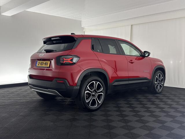 Jeep Avenger Summit 54 kWh [ 3-Fase ] {SOH-95%} (INCL-BTW) *LEATHER-MICROFIBRE | FULL-LED | ADAPTIVE-CRUISE | BLIND-SPOT | CAMERA | DIGI-COCKPIT | NAVI-FULLMAP | HEATED-COMFORTSEATS | ECC | CCS-FASTLOADER | PDC | CARPLAY | CRUISE | 18''AL