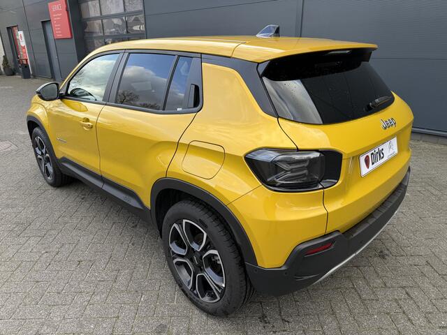 Jeep Avenger 1.2 e-Hybrid Summit (JBL - Keyless Entry - Elektrische Klep - Adaptieve Cruise Controle - Camera - Automatische Airco - Parkeersensoren V+A - LED)